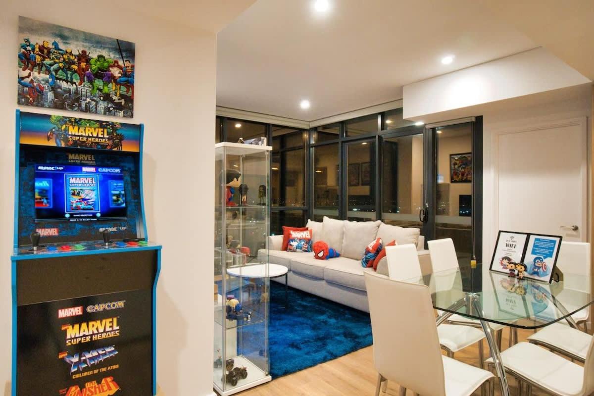 Dc Vs Marvel Theme Ft Arcade Machine Pool Gym Sauna Bbq Appartement Adelaide Buitenkant foto