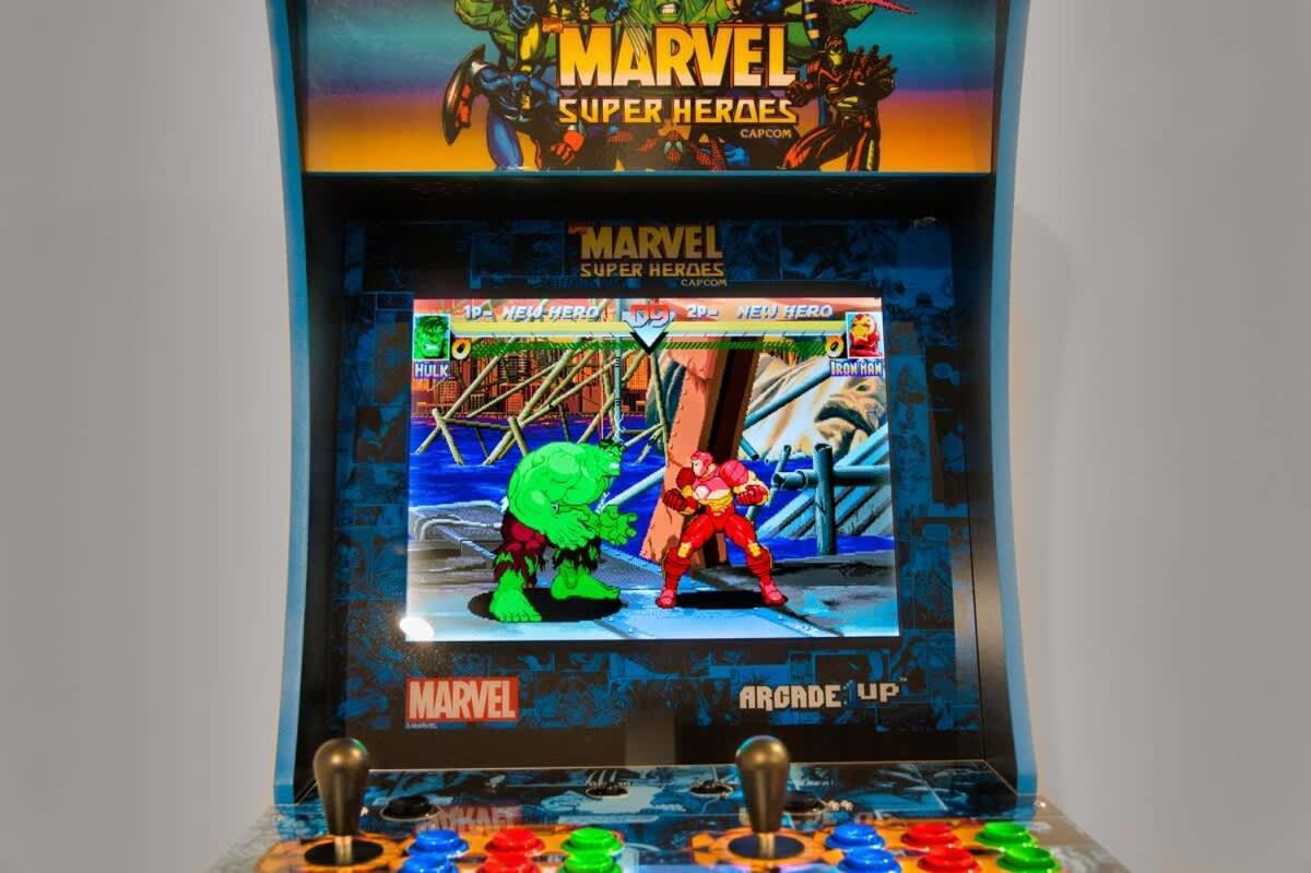 Dc Vs Marvel Theme Ft Arcade Machine Pool Gym Sauna Bbq Appartement Adelaide Buitenkant foto