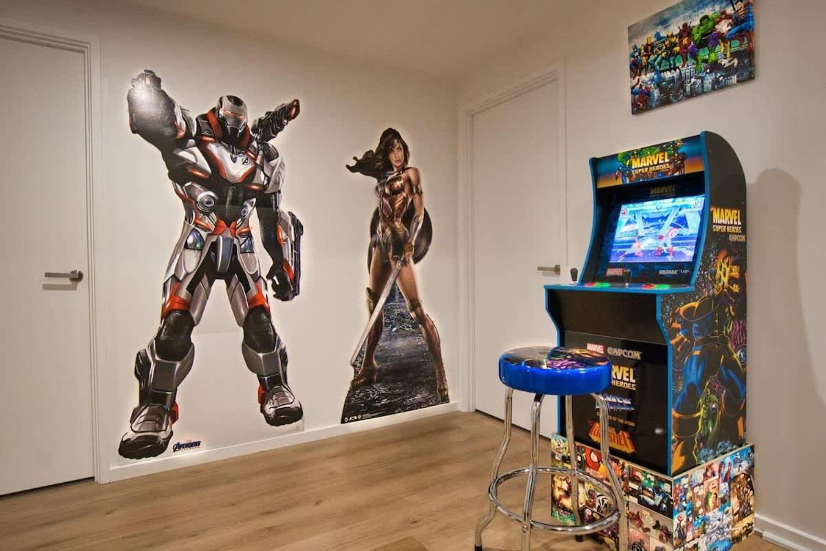 Dc Vs Marvel Theme Ft Arcade Machine Pool Gym Sauna Bbq Appartement Adelaide Buitenkant foto